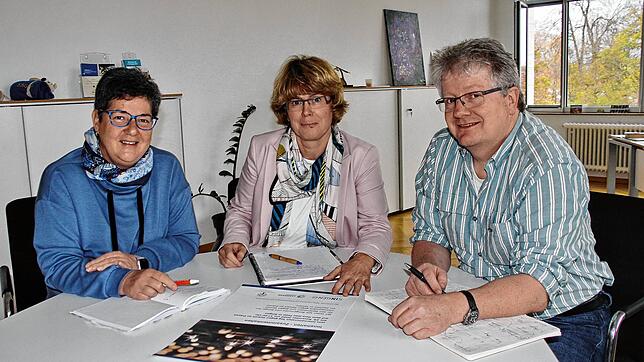 Mit der Veranstaltung &bdquo;Innehalten &ndash; Zusammenhalten&ldquo; möchten die Stadt Singen und das Forum der Religionen am ...