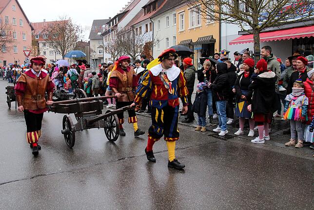 Bild 12: Hexensonntag: Urige Hexengestalten, Umzug und Hexenfeuer begeistern Besucher