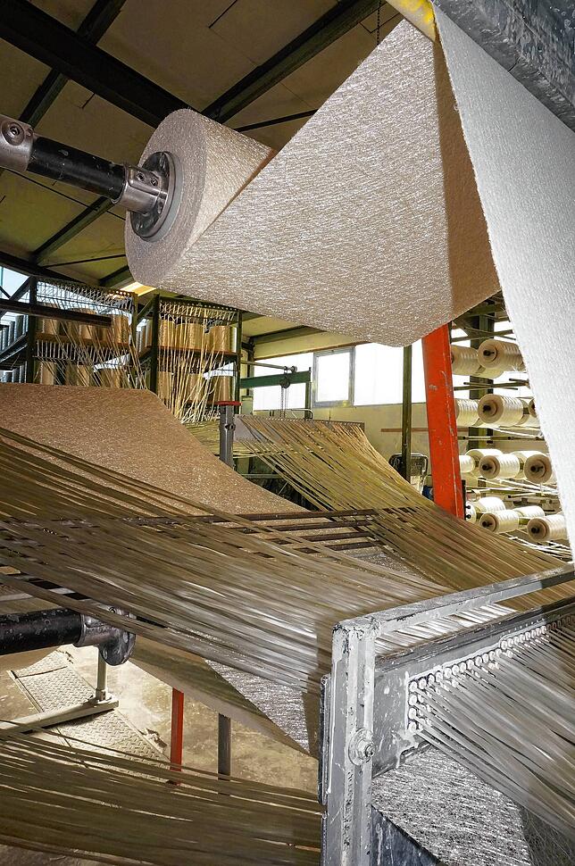 Die Herstellung: Blick in die Produktionshalle des Kunstoffwerks Ernst Kühne in Waldshut.