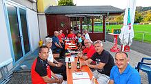 Ein vertrautes Bild in der Führung der Jugendabteilung vom FC Wallbach. Jonas Knittel (Mitte) ist wiedergewählt worden, FC-Präsident ...