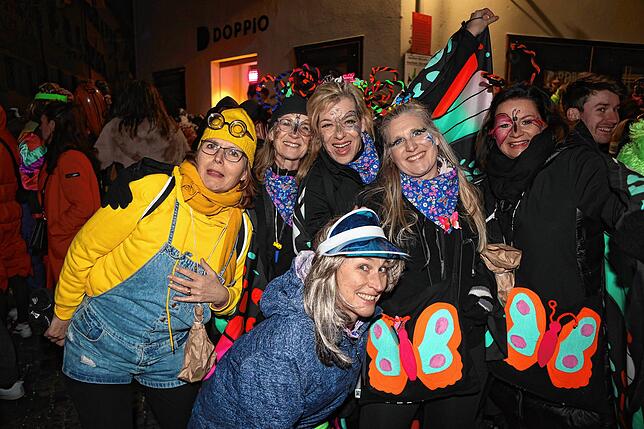 Bild 5: Konstanzer Straßenfasnacht 2025: Am Fasnachtssamstag werden Besenwirtschaften gestürmt