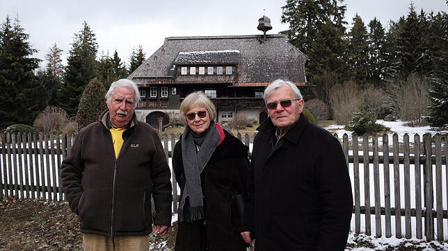 Erinnerungen an Helene Siegfried, Erbauerin des Hüsli: Vor dem heutigen Volkskundemuseum des Landkreises Waldshut in ...