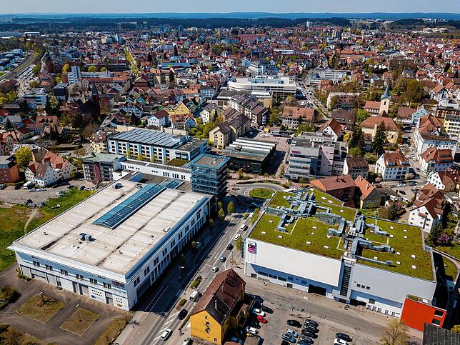 Links ist das Einkaufszentrum s‘Rössle zu sehen. Nur von 2000 bis 2005 war es in Betrieb – für die Stadt stellte es sich als ...