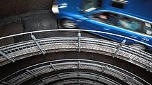 (Archivbild) Geht‘s endlich wieder aufwärts? Für diesen Autofahrer im Parkhaus am Augustinerplatz schon. Für die Stadt eher nicht – ...