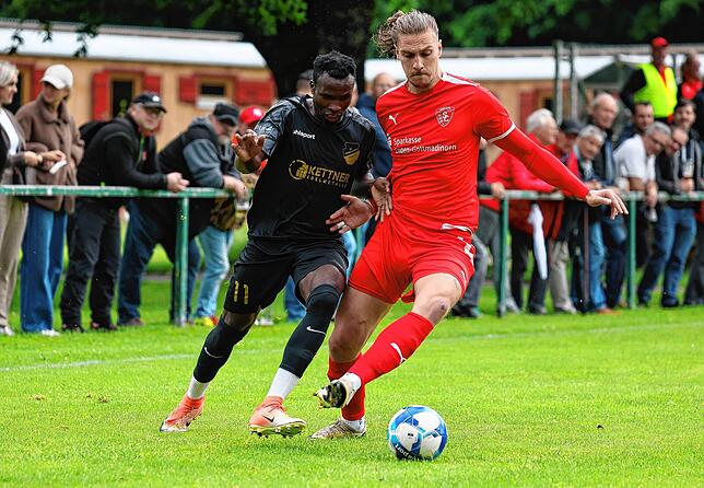 Bild 3: FC Pfaffenweiler feiert nach 2:1-Erfolg Relegationsplatz. Wir waren mit der Kamera dabei.