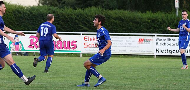 Bild 17: FC Erzingen müht sich in der Verlängerung zum 3:2-Pokalsieg beim Lokalrivalen FC Geißlingen &ndash; und wir haben Bilder!
