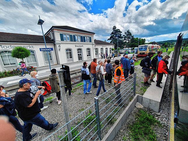 Während der ersten Fahrt der Biberbahn zwischen Stockach und Mengen im August nutzten zahlreiche Fahrgäste diese touristische Verbindung ...
