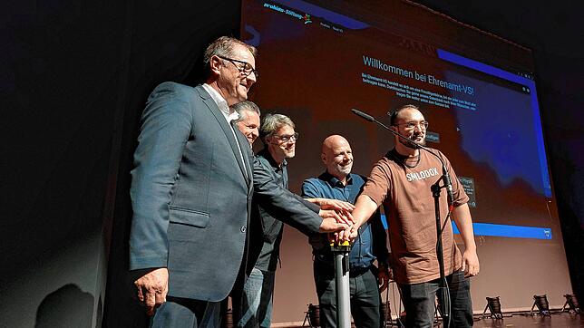 Oberbürgermeister Jürgen Roth, CDU-Bundestagsabgeordneter Thorsten Frei, Kabarettist Christoph Sieber, ProKids-Initiator Joachim Spitz ...