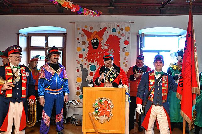 Narrenpräsident Willi Schirmeister erzählt in seinem Märchen Situationen, die verblüffend an die jüngsten Entwicklungen im Sipplinger ...