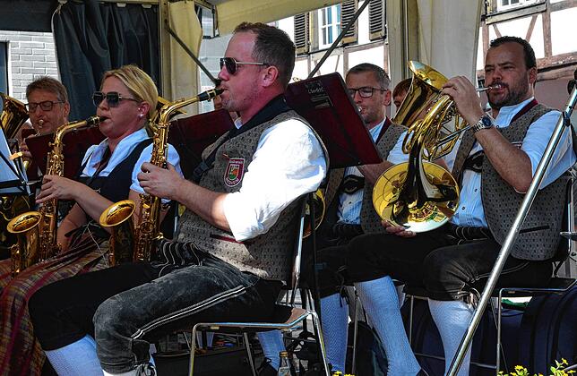Bild 14: Reges Treiben beim Stadtfest am Samstagabend und Sonntagmorgen