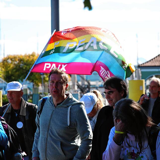 Am zweiten Tag des Demonstrations-Marathon in Konstanz war wieder einiges los. Hundertschaften der Polizei waren im Einsatz, ...