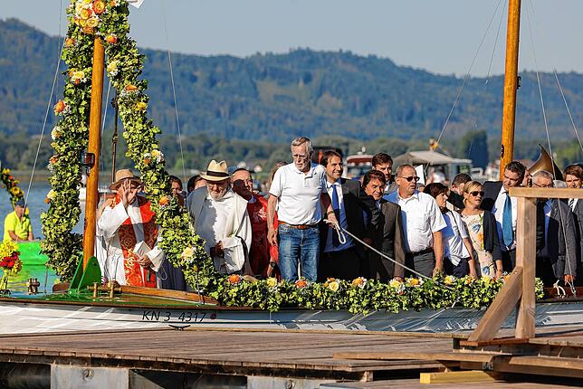 Bild 6: Die Bilder zur Mooser Wasserprozession