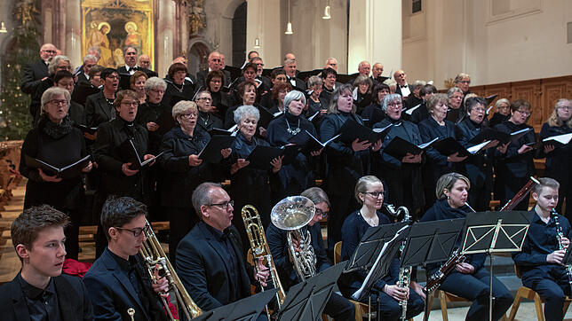 Der Beuroner Chor und das Bläserensemble der Stadtkapelle Mühlheim konzertierten gemeinsam in der Beuroner Abteikirche. Die Zuhörer des ...