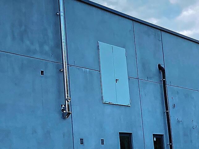 Nanu, eine Tür im zweiten Stockwerk? Dahinter befindet sich eine eigene Lüftungsanlage für die Duft-Abteilung des Müller-Markts.