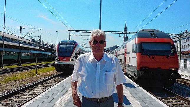 Alles frisch saniert auf dem Konstanzer Bahnhof. Kreisrat Georg Geiger (FDP) ist dennoch unzufrieden. Denn am vorhandenen vierten Gleis ...