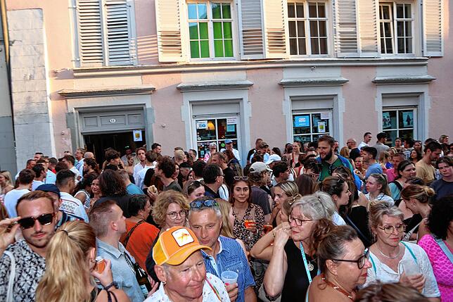 Bild 33: Konstanzer Gassenfreitag: Am 4. Juli haben zahlreiche Besucherinnen und Besucher in der Niederburg gefeiert.