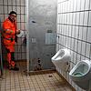 Patrick Koch vom Baubetriebshof reinigt dreimal am Tag die öffentliche Toilette an der Schlosgarage Tiengen. Das Bild wurde im März 2019 ...