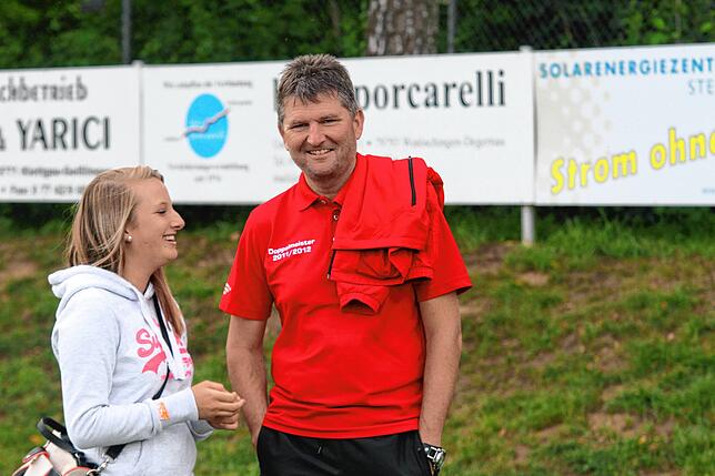 Unzertrennlich: Tochter Verena ist immer dabei gewesen, wenn Andreas Bauhuber als Trainer auf dem Fußballplatz anzutreffen war. Dieses ...