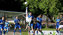 Ein fantastischer Treffer: Per Fallrückzieher trifft Jonas Gläsemann zum 1:1 für den SV 08 Laufenburg (schwarz) im Spiel gegen den FC ...
