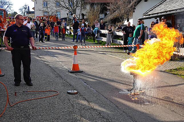 Bild 12: Buntes Programm zur „Langen Nacht der Feuerwehr“