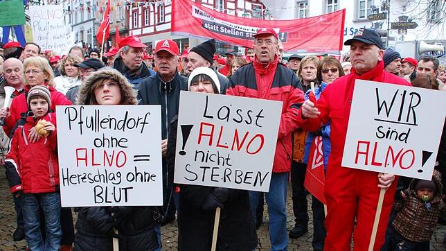 Vor sieben Jahren demonstrierten tausende Menschen auf dem Marktplatz für den Erhalt des Alno-Standortes Pfullenorf, den der damalige ...