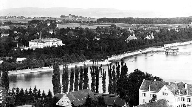 Auch vom Münsterturm ist der ehemalige Bad-Hotel-Komplex (links) nicht zu übersehen. Als Eugen Wolf etwa im Jahr 1903 dieses Foto ...