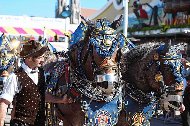 Bild 11: „O‘zapft is“ – 190. Münchner Oktoberfest gestartet