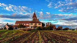 Erleben Sie die romanischen Kirchen der UNESCO Welterbe und Gemüseinsel Reichenau im Bodensee. Die Kirche St. Peter und Paul (Bild) ...