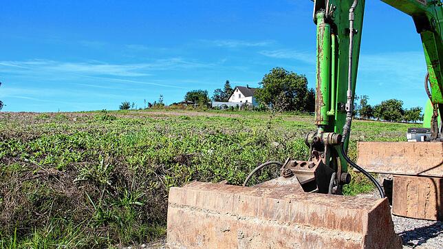 Der Bagger steht still: Das Gewerbegebiet Blurado in Verlängerung an das Kasernenareal in Radolfzell Richtung Reute ist noch immer eine ...