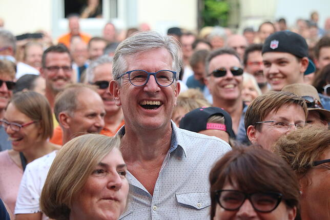 Bild 2: Bilder: 2000 Zuschauer bei Doppelkonzert von Johannes Oerding und Glasperlenspiel