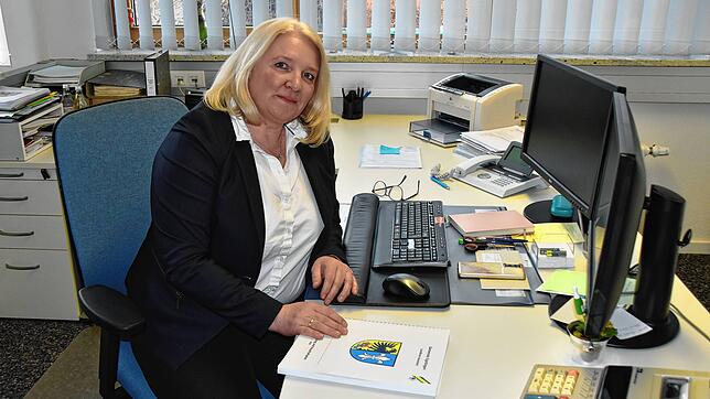 Lilli Meineke hat als stellvertretende Kämmerin viel zu tun, damit die Vorgaben der Grundsteuerreform in Eigeltingen umgesetzt werden.