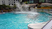 Das Außenbecken der Aqualon Therme. Die Schweizer Stiftung Gesundheitsförderung Bad Zurzach und Baden will sich von der Bad Säckinger ...