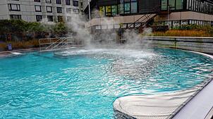 Das Außenbecken der Aqualon Therme. Die Schweizer Stiftung Gesundheitsförderung Bad Zurzach und Baden will sich von der Bad Säckinger ...