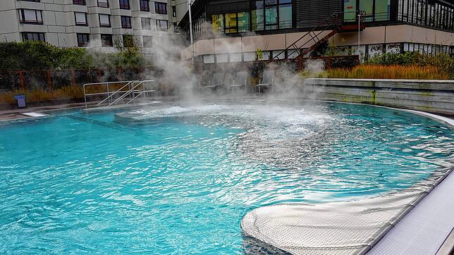 Das Außenbecken der Aqualon Therme. Die Schweizer Stiftung Gesundheitsförderung Bad Zurzach und Baden will sich von der Bad Säckinger ...