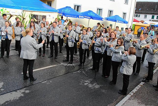 Bild 6: So schön war es auf dem Brunnenfest in Döggingen
