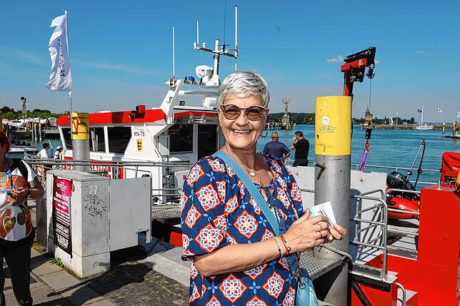 Bild 21: Auf dem See sind die Schiffe unterwegs, im Konstanzer Hafen die Besucher der Bodenseewoche