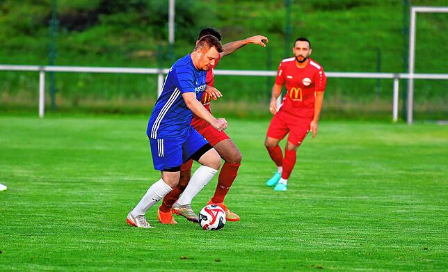 Bild 11: FC Wallbach setzt sich mit 2:0 beim SV Karsau durch &ndash; und wir haben Bilder!