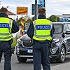 Die Bundespolizei kontrolliert den Einreiseverkehr am deutsch-polnischen Grenzübergang Stadtbrücke zwischen Frankfurt (Oder) und ...