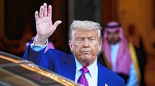 US-Präsident Donald Trump in Riad.  Bei seinem Besuch in Saudi-Arabien kündigte der US-Präsident die Aufhebung der Sanktionen gegen ...