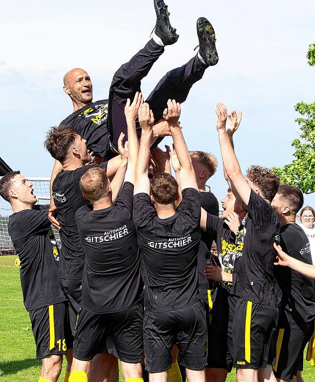 Bild 37: Der SV Denkingen ist Meister und steigt in die Landesliga auf. Wir waren mit der Kamera dabei!