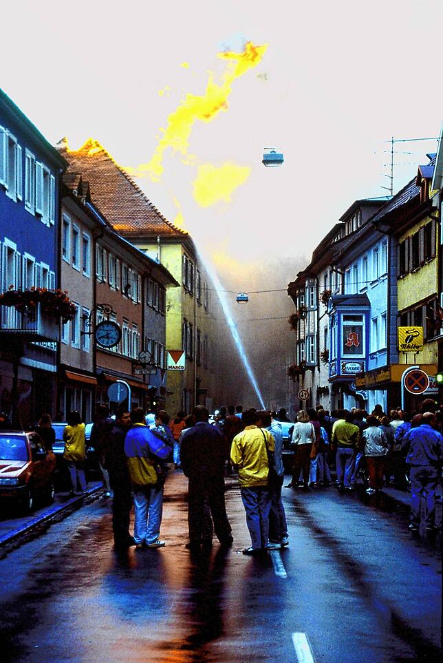 Bild 7: Gedächtnis der Region: Bilder vom Großbrand des Stockacher Polizeireviers 1992 und dem Umbau