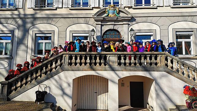 Bild 2: Wiiberrätschede 2025: Im Rathaus feiern die Wehrer Wiiber wild