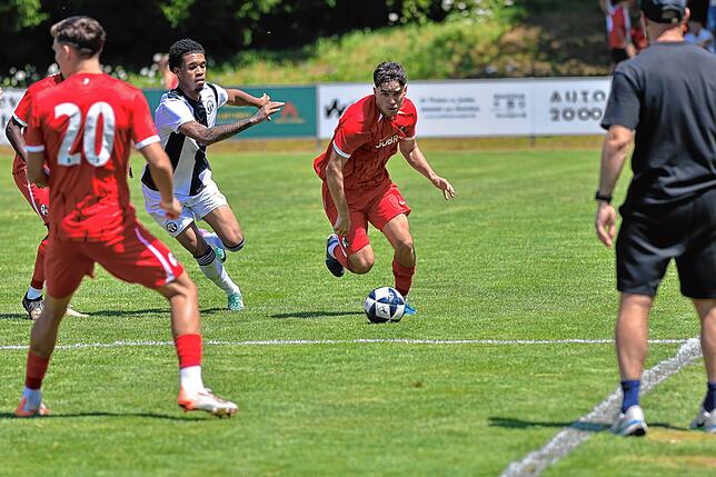 Bild 30: SC Freiburg II gewinnt Test beim FC Erzingen gegen den FC Zürich II mit 6:3 – wir haben Fotos!