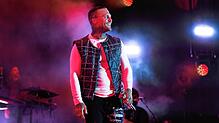 Kontra K ist ein Paradebeispiel für harte Schale, weicher Kern. Beim Festival Stars in Town punktete er mit großer Show und guten Texten.
