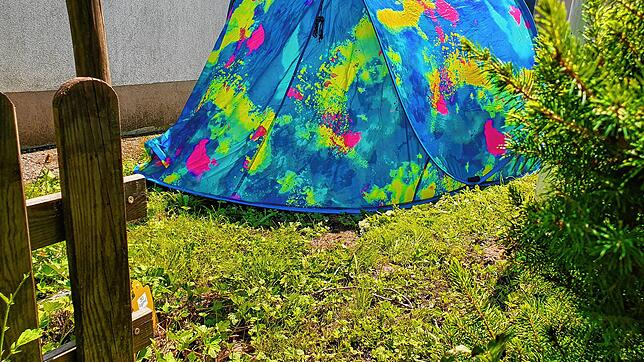 Ein Zelt steht in einem Garten: 80 Grundstücksbesitzer im Kreis Waldshut bieten ein One-Night-Camp anbieten &ndash; also einen Zeltplatz ...