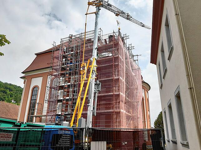 So sah es im Juli 2023 aus: Die Peter-Thumb-Kirche war für zweieinhalb Jahre eingerüstet.