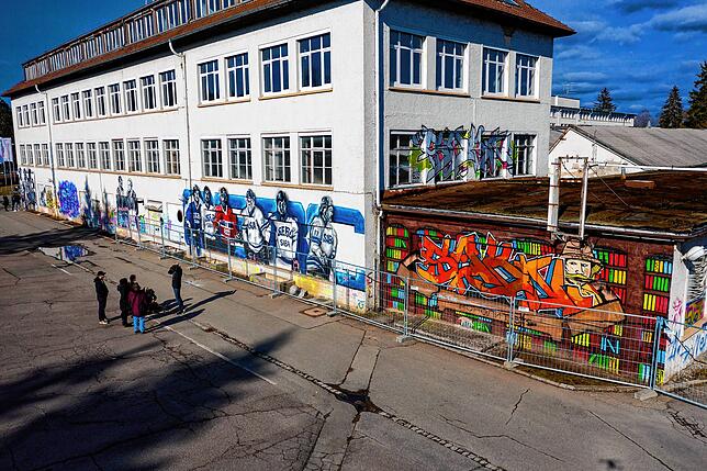 Graffiti-Kunst auf dem ehemaligen Saba Areal. Rund 20 Künstler waren es am Ende; die zusammen mit Jonas Fehlinger und Steffen Schulz an ...