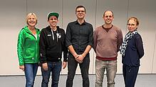 Der neugewählte Vorstand des SV Waldhaus (von links): Simone Sternberg, Michael Höfler, Sebastian Tröndle, Christian Höfler und Angelika ...