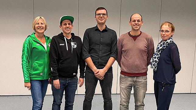 Der neugewählte Vorstand des SV Waldhaus (von links): Simone Sternberg, Michael Höfler, Sebastian Tröndle, Christian Höfler und Angelika ...