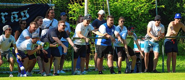 Bild 4: SV Karsau schießt sich mit 14:0 bei der Spvgg. Utzenfeld zum Titel &ndash; und wir haben Bilder!